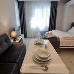 Elite Luxury - 3 Apartahotel