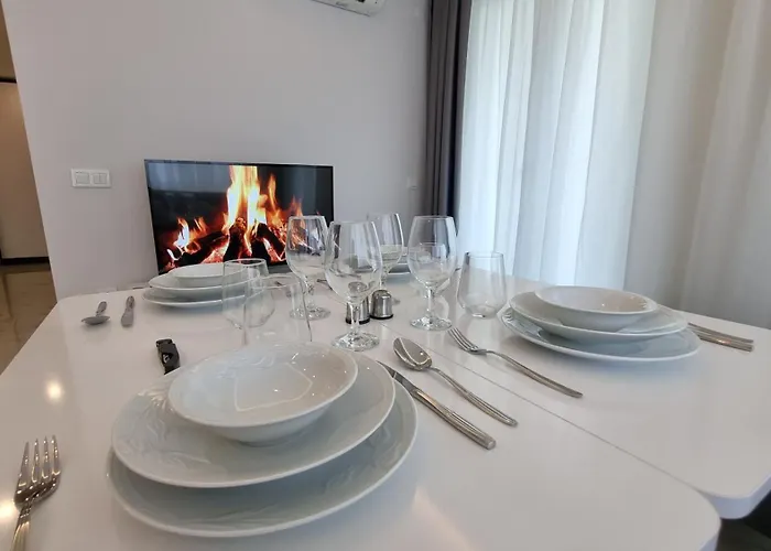 Elite Luxury - 3 Aparthotel 4*